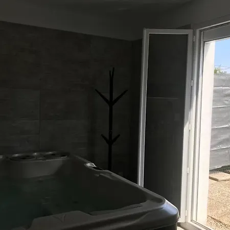 Casa de Férias Maison Avec Jacuzzi Interieur Esprit Bord De Pornic